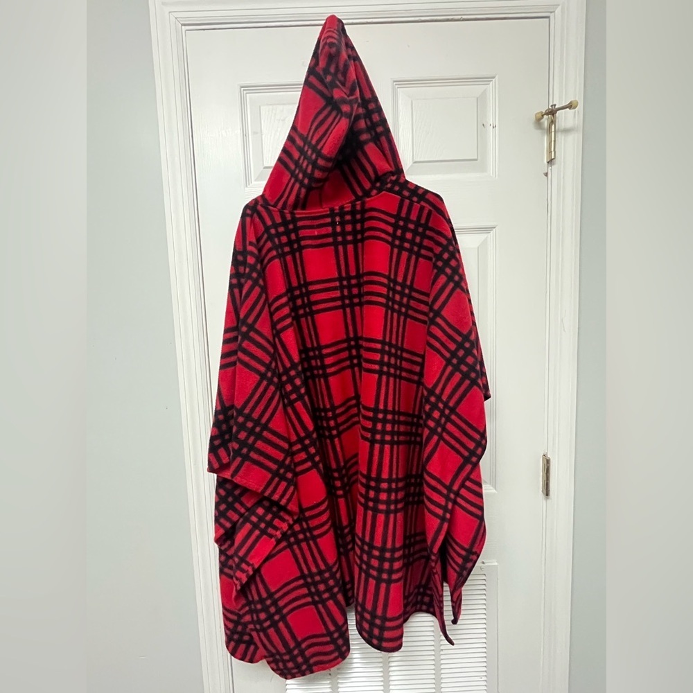 Moda Red and Black Plaid Poncho with Hood and Pockets - Picture 9 of 9